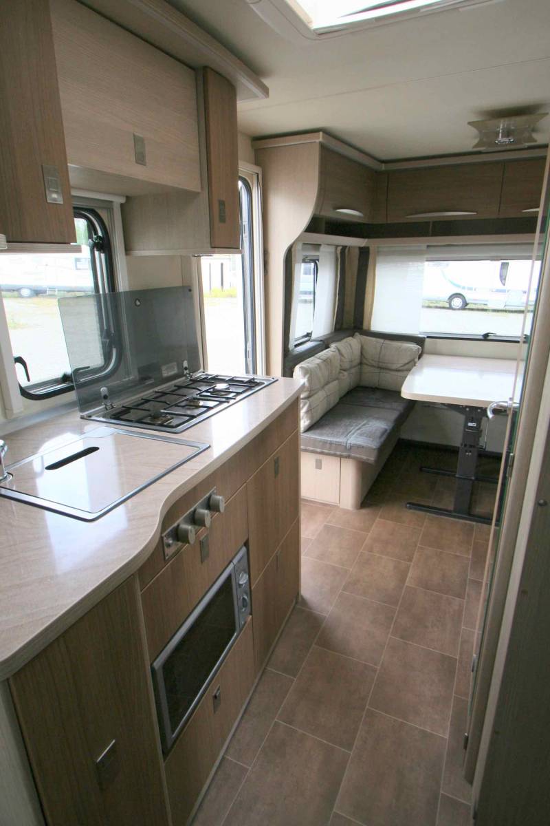 Caravane occasion, lit central, 4 couchages, Bürstner Averso 485 TS, à Roques proche de Toulouse (31)