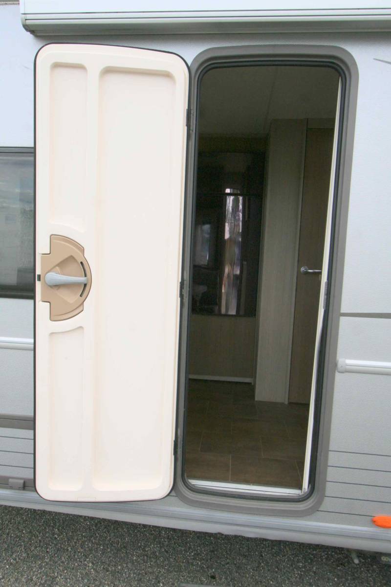 Caravane occasion, lit central, 4 couchages, Bürstner Averso 485 TS, à Roques proche de Toulouse (31)