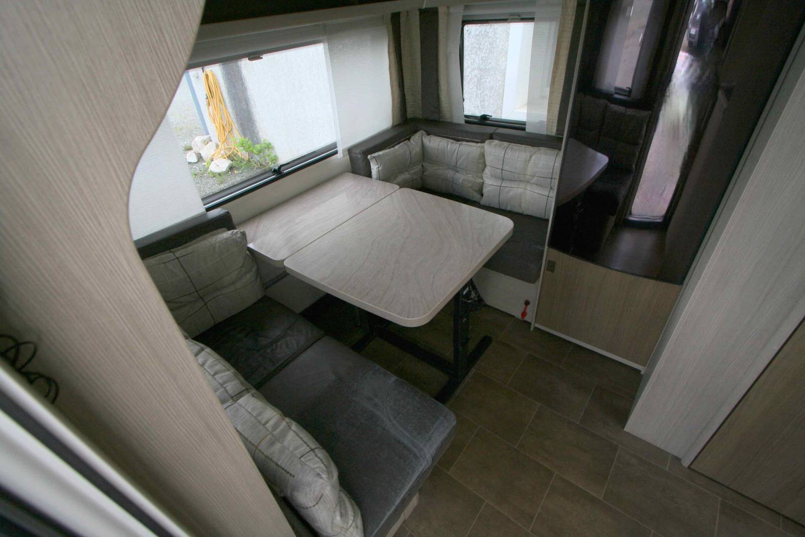 Vend Caravane occasion, lit central, 4 couchages, Bürstner Averso 485 TS, à Roques proche de Toulouse (31)