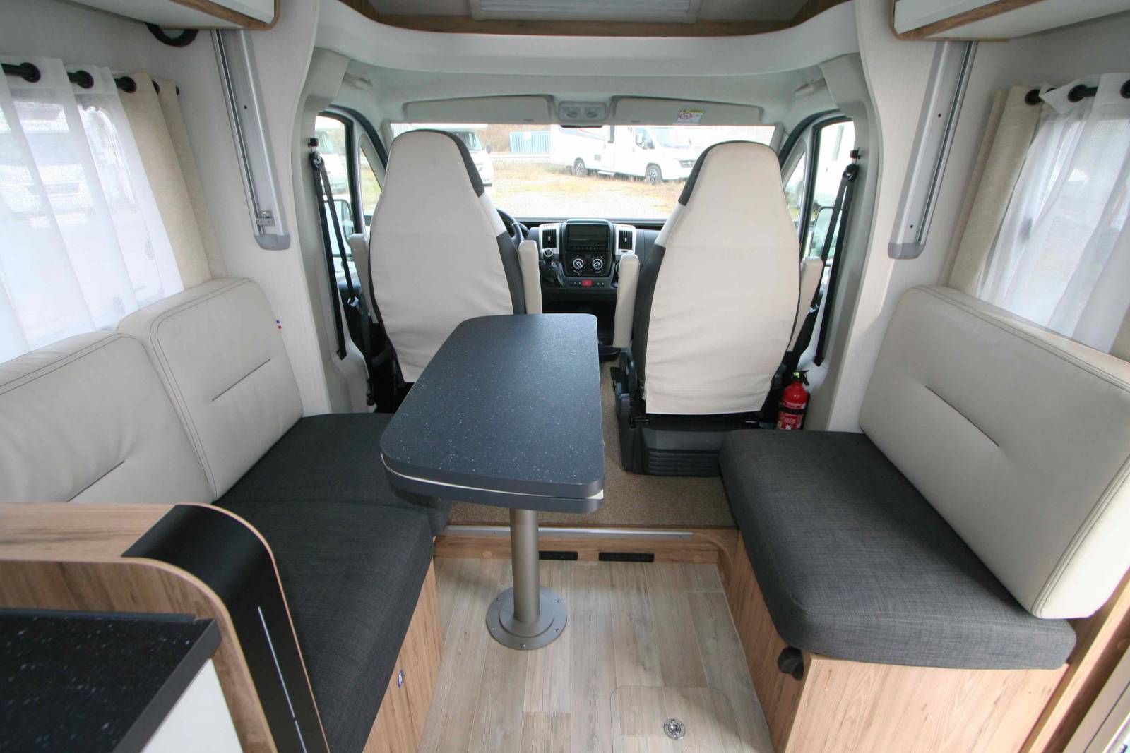 Vend Camping-car profilé occasion, lit central, lit de pavillon, salon face à face, climatisation moteur et cellule, Bavaria T746 Fc, à Roques proche de Toulouse (31)