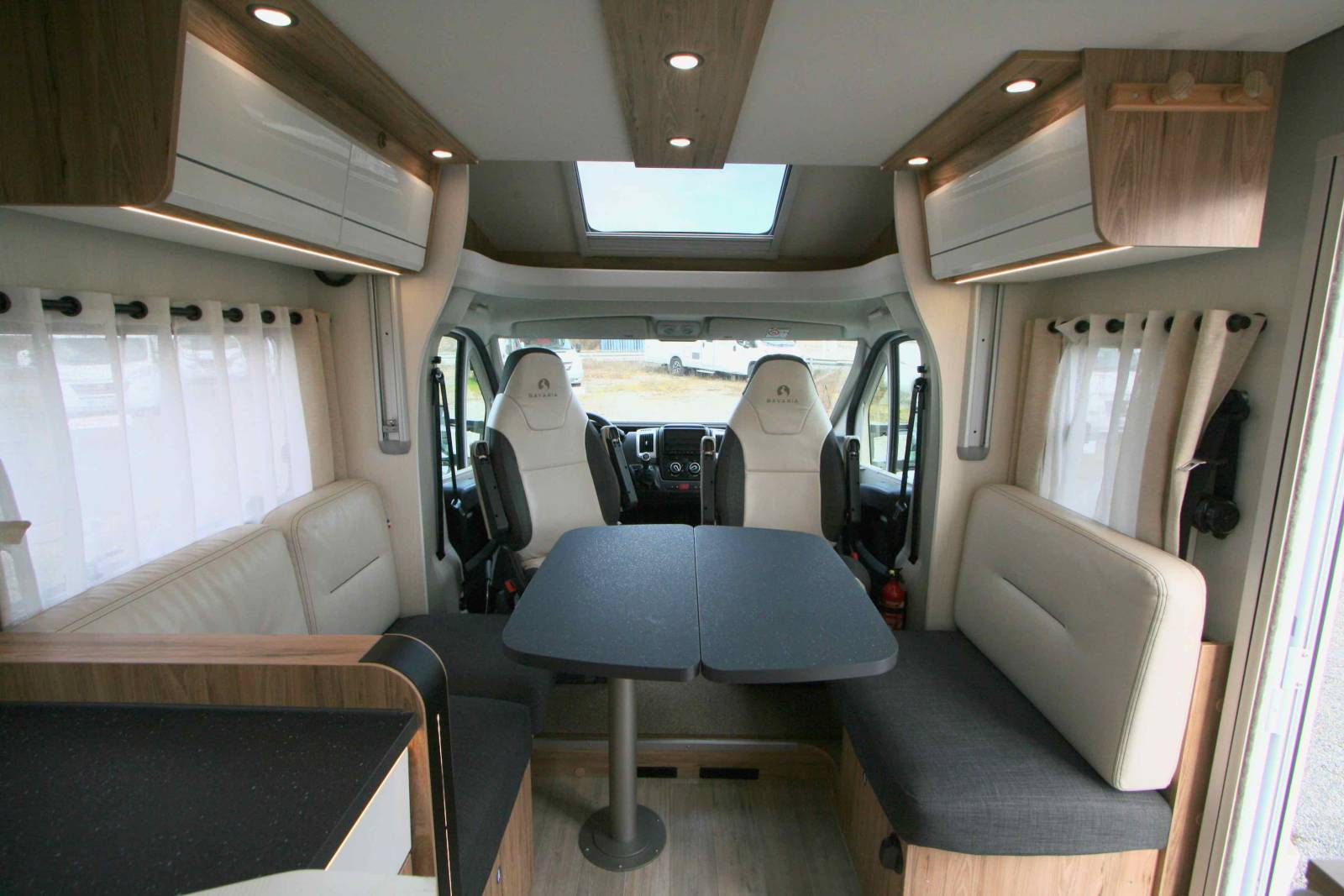 Achat Camping-car profilé occasion, lit central, lit de pavillon, salon face à face, climatisation moteur et cellule, Bavaria T746 Fc, à Roques proche de Toulouse (31)