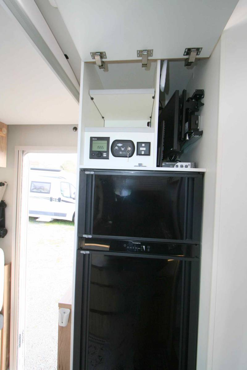 Vend Camping-car profilé occasion, lit central, lit de pavillon, salon face à face, climatisation moteur et cellule, Bavaria T746 Fc, à Roques proche de Toulouse (31)