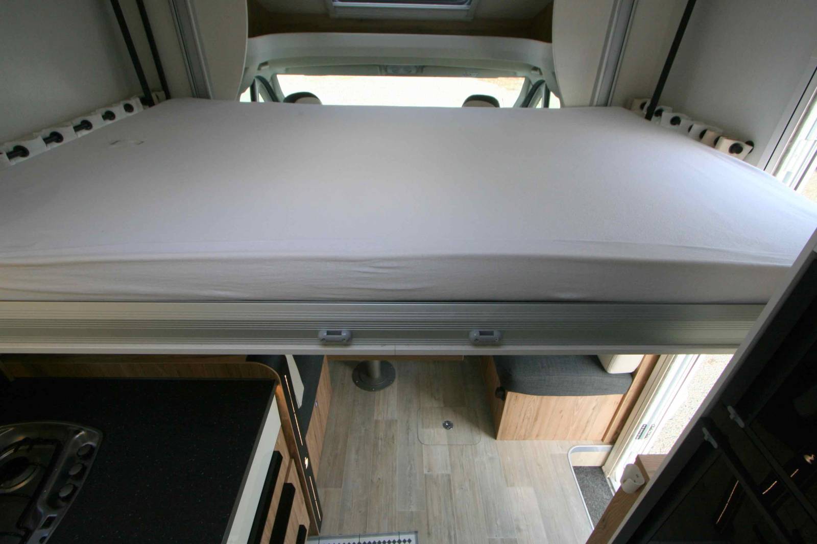 Vend Camping-car profilé occasion, lit central, lit de pavillon, salon face à face, climatisation moteur et cellule, Bavaria T746 Fc, à Roques proche de Toulouse (31)