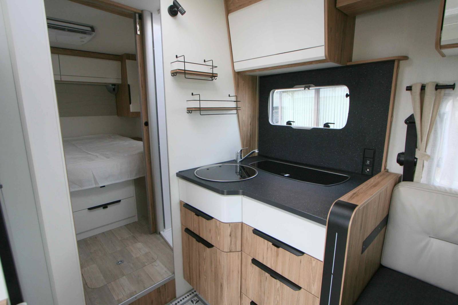 Vend Camping-car profilé occasion, lit central, lit de pavillon, salon face à face, climatisation moteur et cellule, Bavaria T746 Fc, à Roques proche de Toulouse (31)