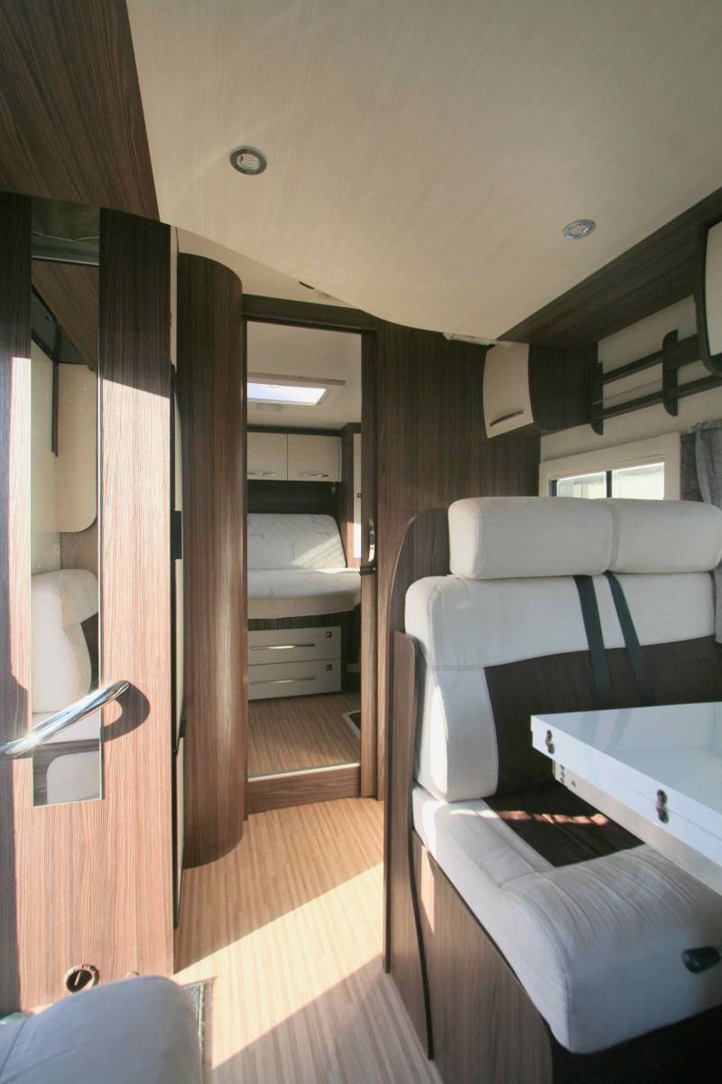 Achat Camping-car profilé d'occasion, lit central, lit de pavillon, 5 couchages, Benimar Tessoro 495, à Roques proche de Toulouse (31)