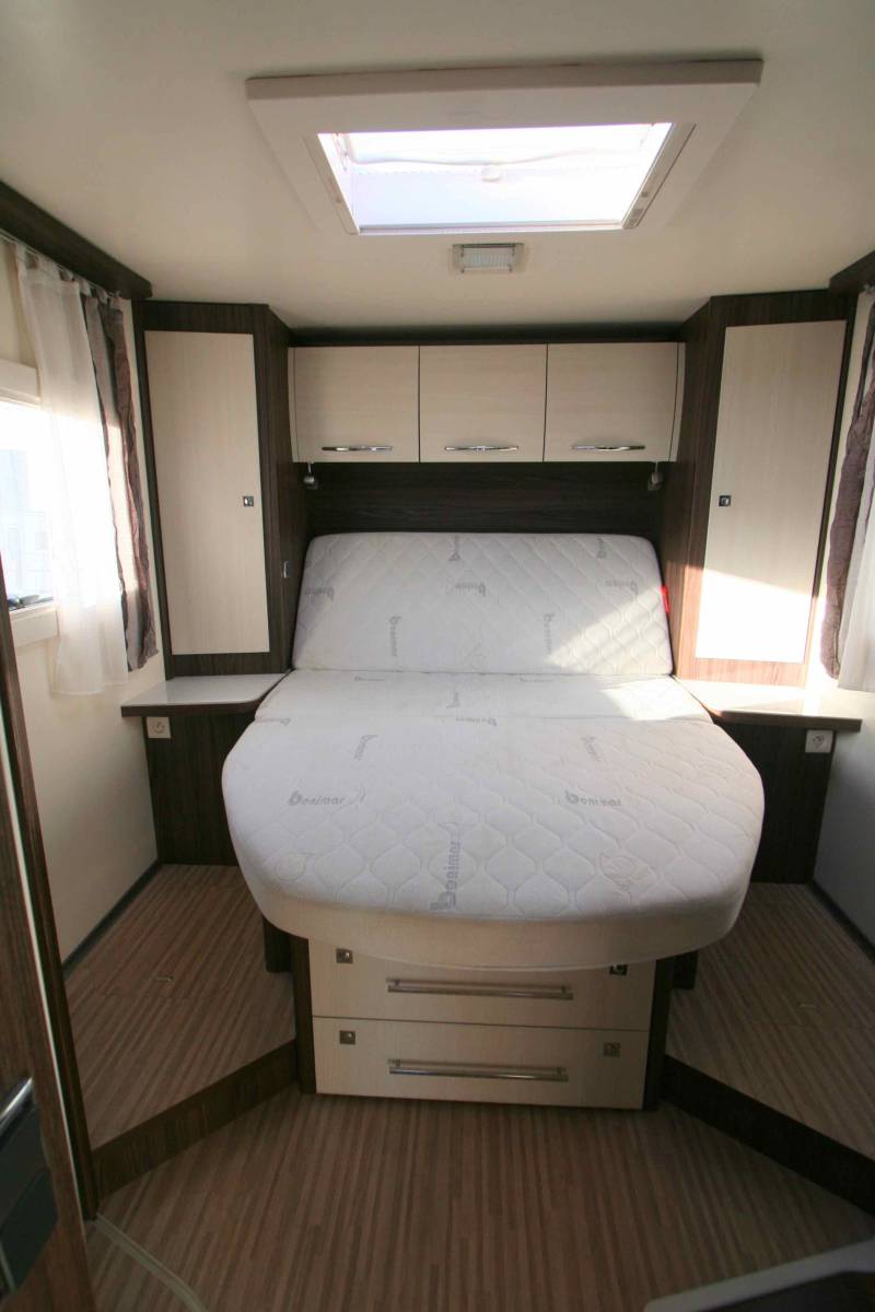 Achat Camping-car profilé d'occasion, lit central, lit de pavillon, 5 couchages, Benimar Tessoro 495, à Roques proche de Toulouse (31)