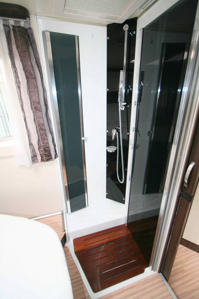 Camping-car profilé d'occasion, lit central, lit de pavillon, 5 couchages, Benimar Tessoro 495, à Roques proche de Toulouse (31)