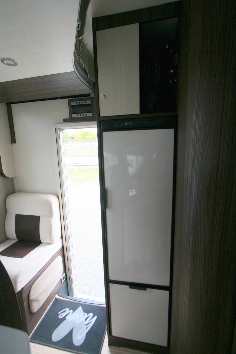 Achat Camping-car profilé d'occasion, lit central, lit de pavillon, 5 couchages, Benimar Tessoro 495, à Roques proche de Toulouse (31)