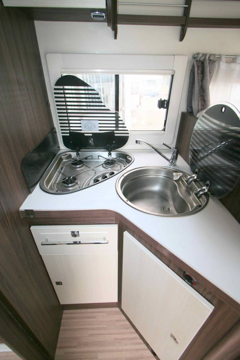 Camping-car profilé d'occasion, lit central, lit de pavillon, 5 couchages, Benimar Tessoro 495, à Roques proche de Toulouse (31)