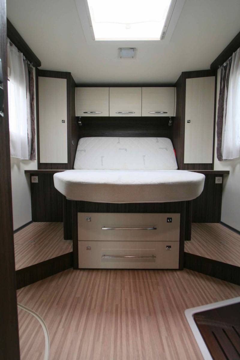 Vend Camping-car profilé d'occasion, lit central, lit de pavillon, 5 couchages, Benimar Tessoro 495, à Roques proche de Toulouse (31)