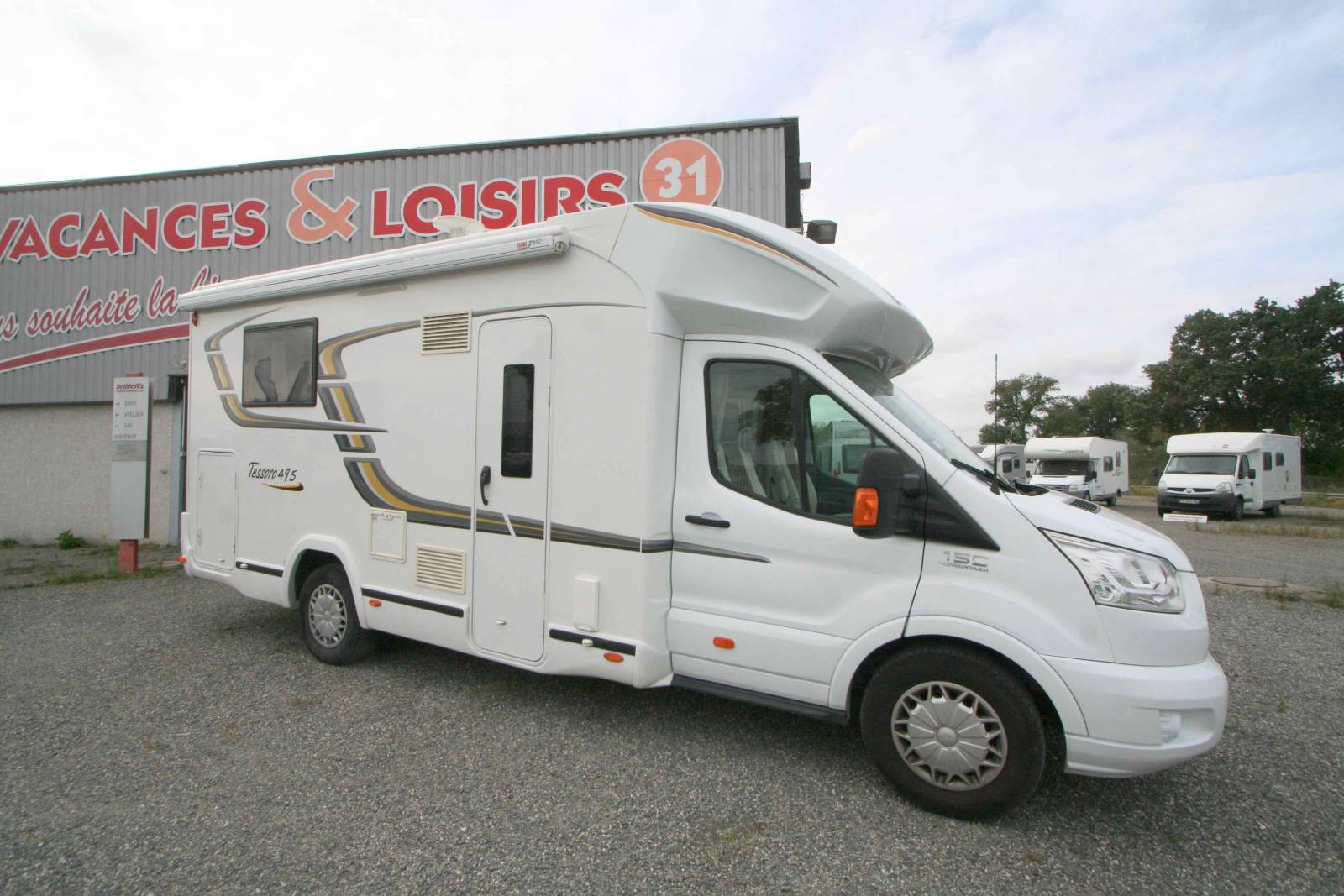 Vend Camping-car profilé d'occasion, lit central, lit de pavillon, 5 couchages, Benimar Tessoro 495, à Roques proche de Toulouse (31)