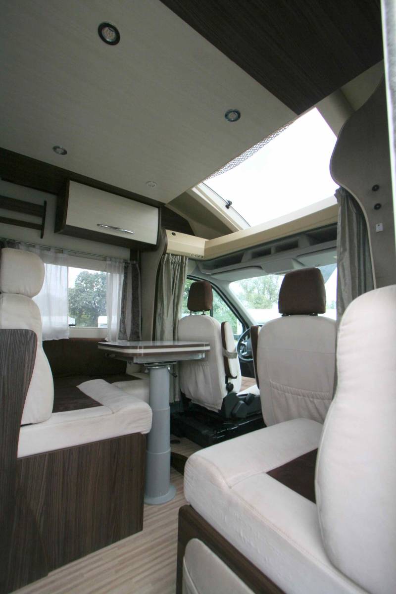 Achat Camping-car profilé d'occasion, lit central, lit de pavillon, 5 couchages, Benimar Tessoro 495, à Roques proche de Toulouse (31)