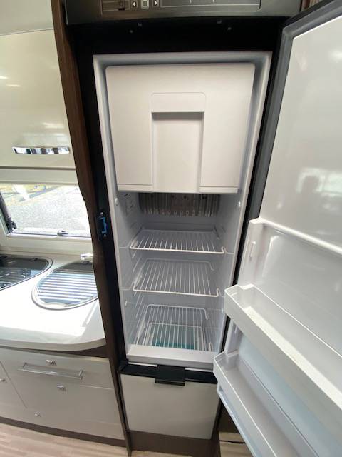 Achat Camping-car capucine occasion, 5 places, presque neuf, Benimar Sport 340 UP, à Roques proche Toulouse