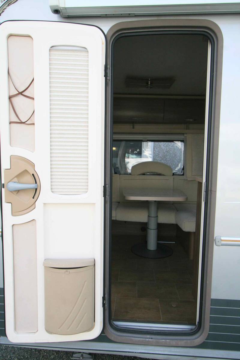 Caravane Occasion 4 couchages, lit à la française, salon en U, Bürstner 450 TS Averso Top, à Roques, proche de Toulouse (31)