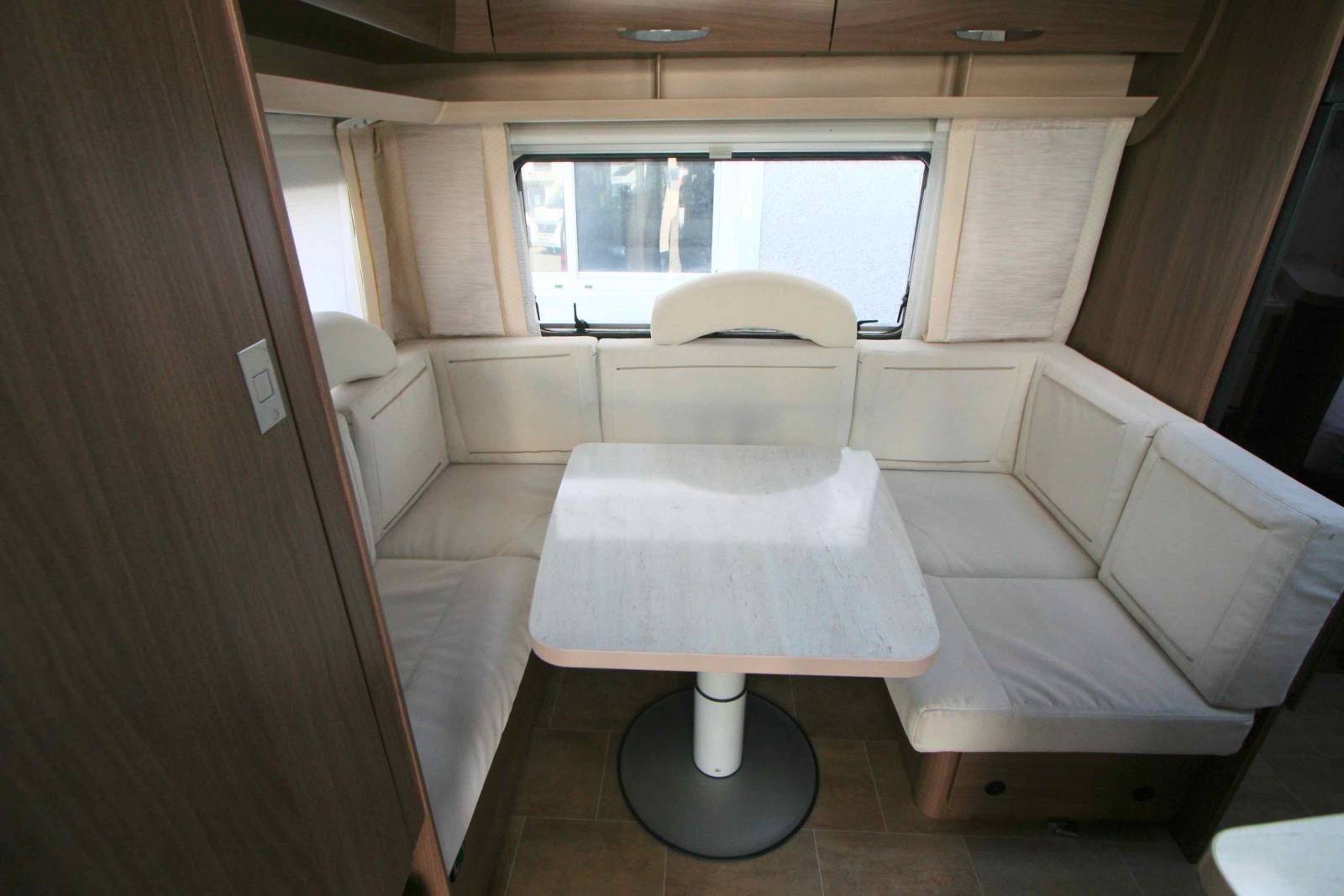 Achat Caravane Occasion 4 couchages, lit à la française, salon en U, Bürstner 450 TS Averso Top, à Roques, proche de Toulouse (31)