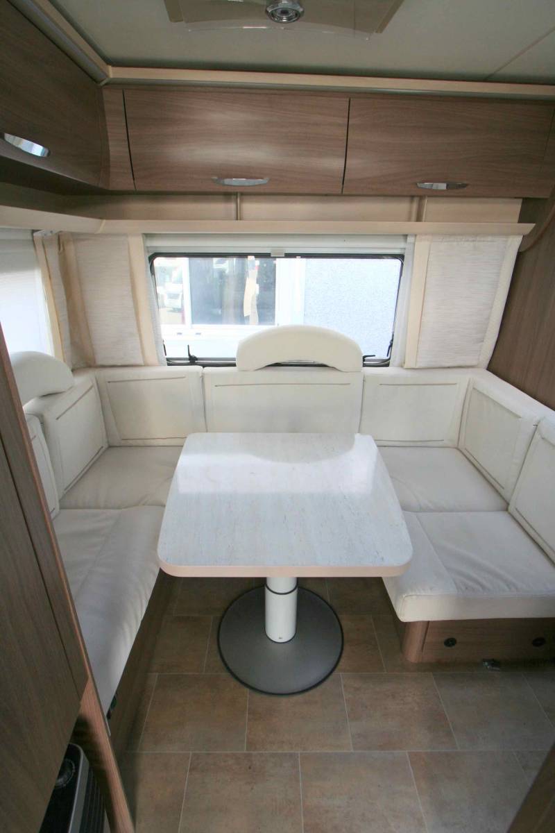 Caravane Occasion 4 couchages, lit à la française, salon en U, Bürstner 450 TS Averso Top, à Roques, proche de Toulouse (31)