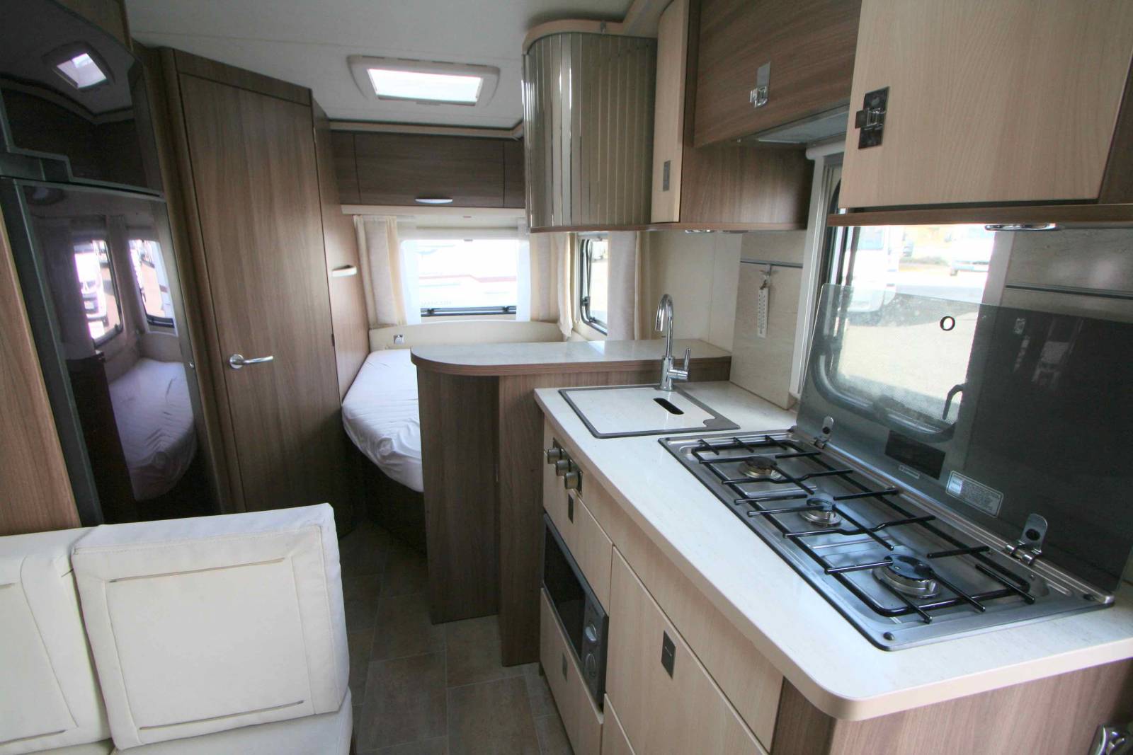 Vend Caravane Occasion 4 couchages, lit à la française, salon en U, Bürstner 450 TS Averso Top, à Roques, proche de Toulouse (31)