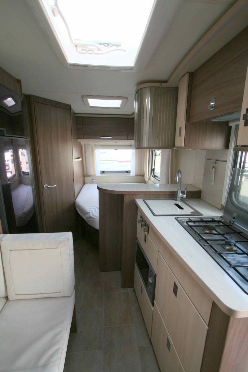 Caravane Occasion 4 couchages, lit à la française, salon en U, Bürstner 450 TS Averso Top, à Roques, proche de Toulouse (31)