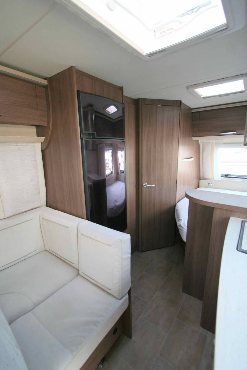 Achat Caravane Occasion 4 couchages, lit à la française, salon en U, Bürstner 450 TS Averso Top, à Roques, proche de Toulouse (31)