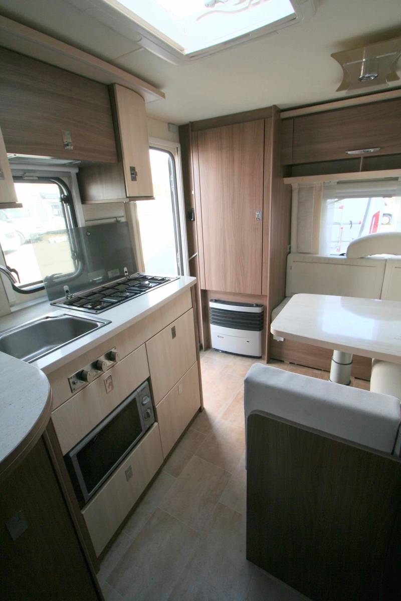 Vend Caravane Occasion 4 couchages, lit à la française, salon en U, Bürstner 450 TS Averso Top, à Roques, proche de Toulouse (31)