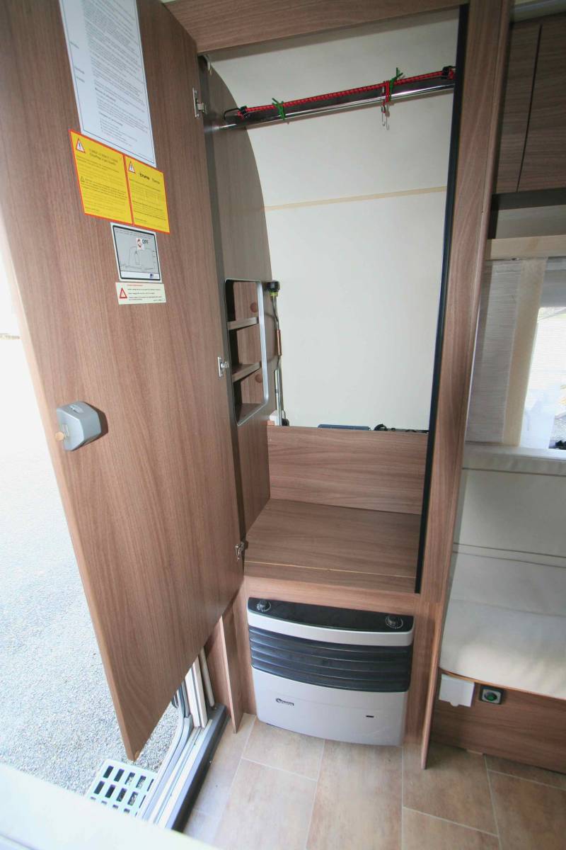 Caravane Occasion 4 couchages, lit à la française, salon en U, Bürstner 450 TS Averso Top, à Roques, proche de Toulouse (31)