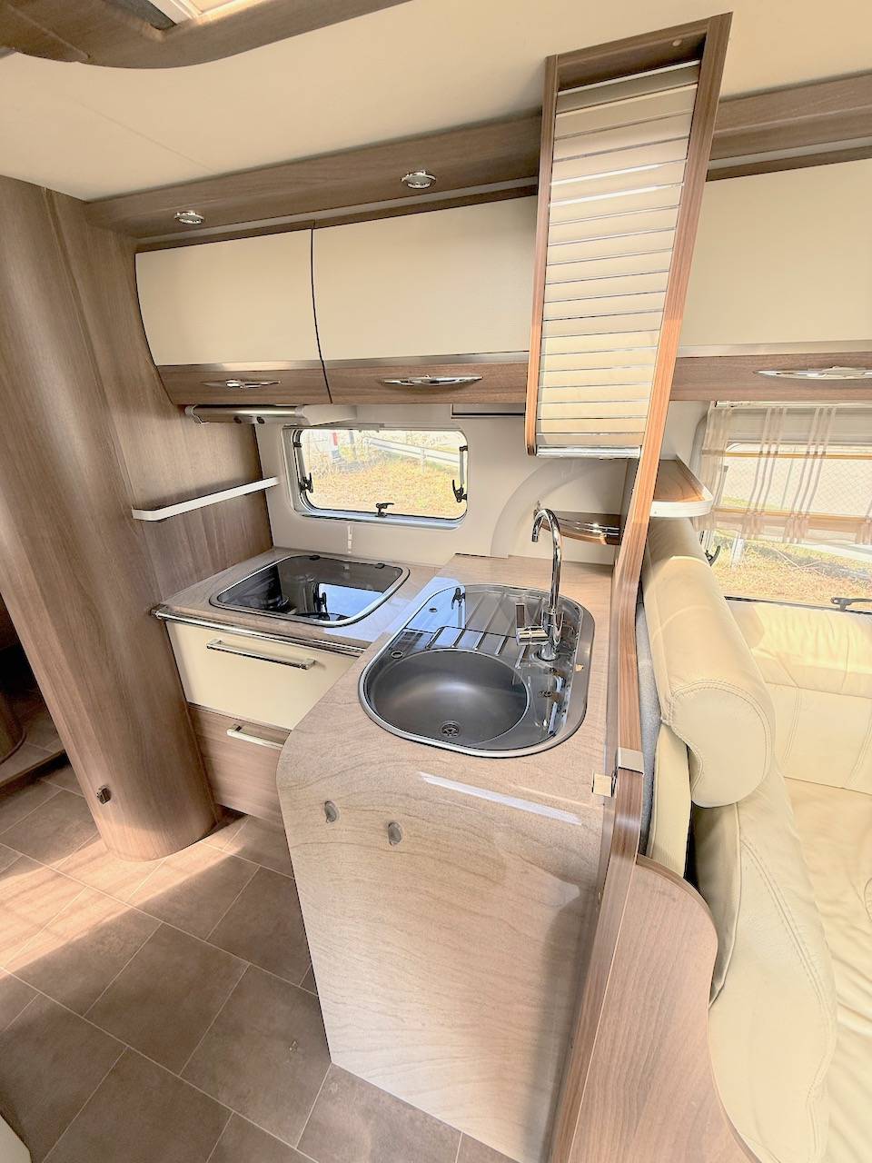 Achat Camping-car occasion intégral, lit central, lit de pavillon, poids lourd, boîte automatique, Bürstner Elégance I 800, à Roques proche de Toulouse (31)