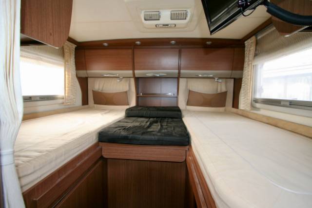 Achat Camping-car profilé occasion, poids lourd, boite automatique, lits jumeaux, Bürstner Ixeo Plus IT 726, à Roques proche Toulouse (31)