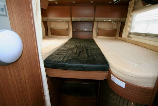 Camping-car profilé occasion, poids lourd, boite automatique, lits jumeaux, Bürstner Ixeo Plus IT 726, à Roques proche Toulouse (31)