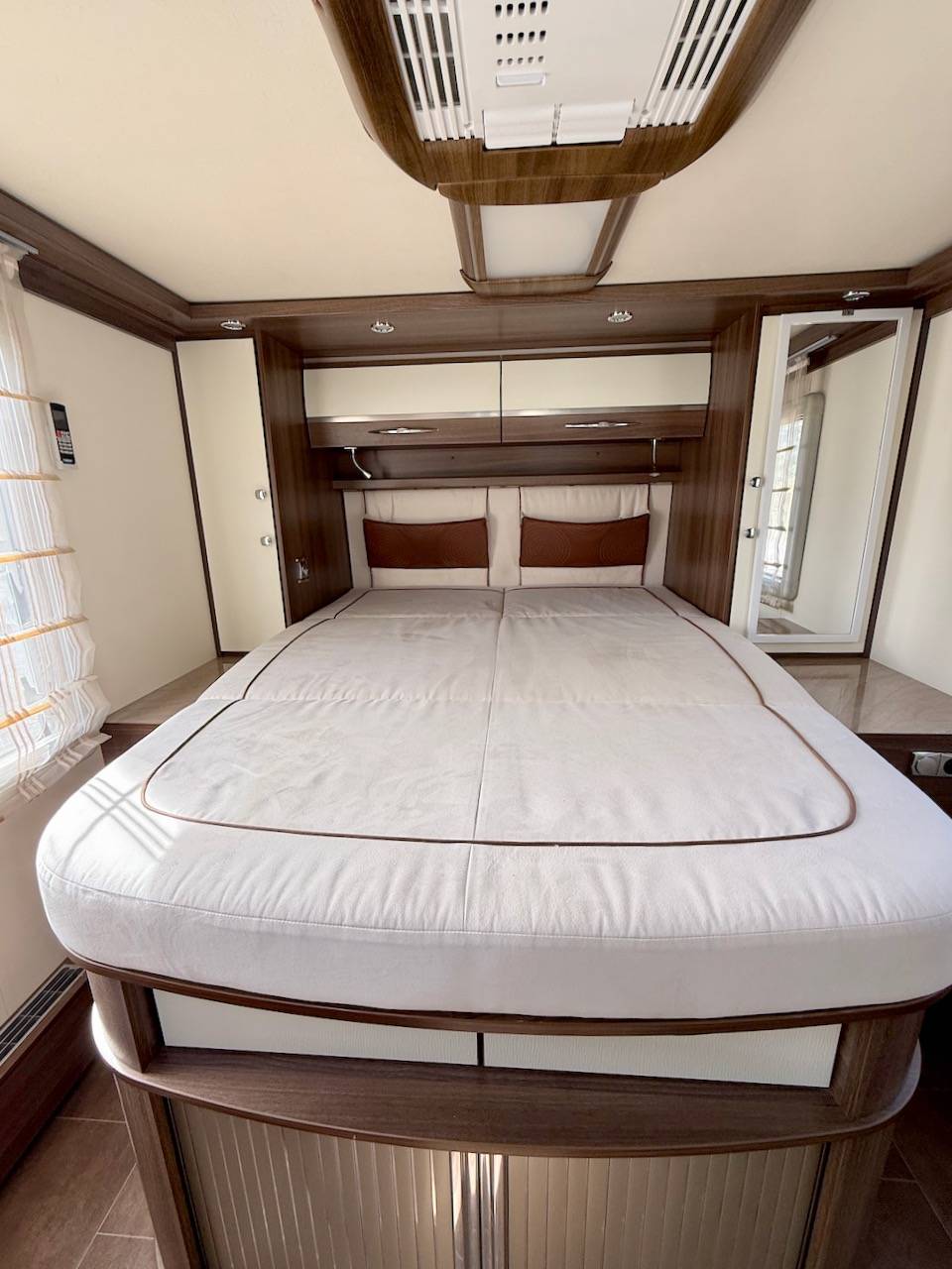 Achat Camping-car occasion intégral, lit central, lit de pavillon, poids lourd, boîte automatique, Bürstner Elégance I 800, à Roques proche de Toulouse (31)