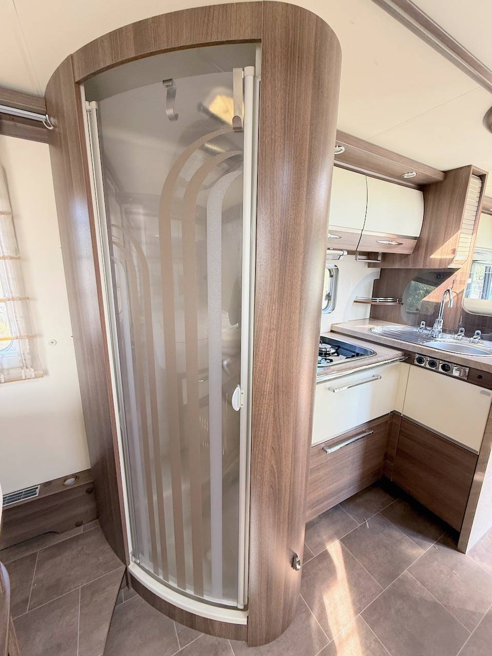 Vend Camping-car occasion intégral, lit central, lit de pavillon, poids lourd, boîte automatique, Bürstner Elégance I 800, à Roques proche de Toulouse (31)