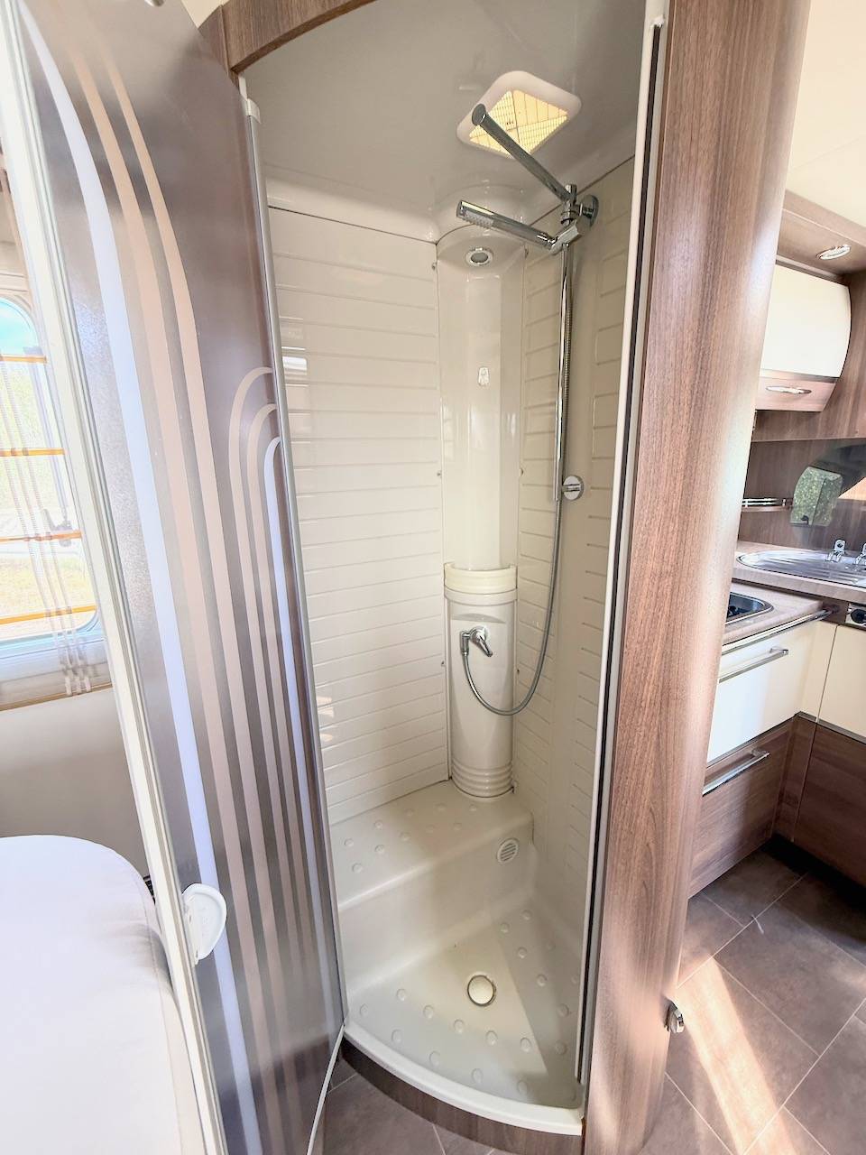 Achat Camping-car occasion intégral, lit central, lit de pavillon, poids lourd, boîte automatique, Bürstner Elégance I 800, à Roques proche de Toulouse (31)