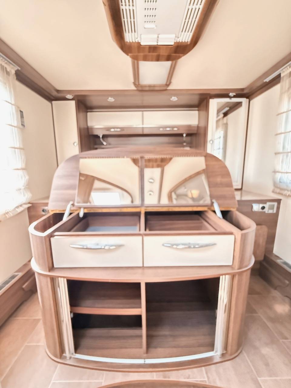 Vend Camping-car occasion intégral, lit central, lit de pavillon, poids lourd, boîte automatique, Bürstner Elégance I 800, à Roques proche de Toulouse (31)