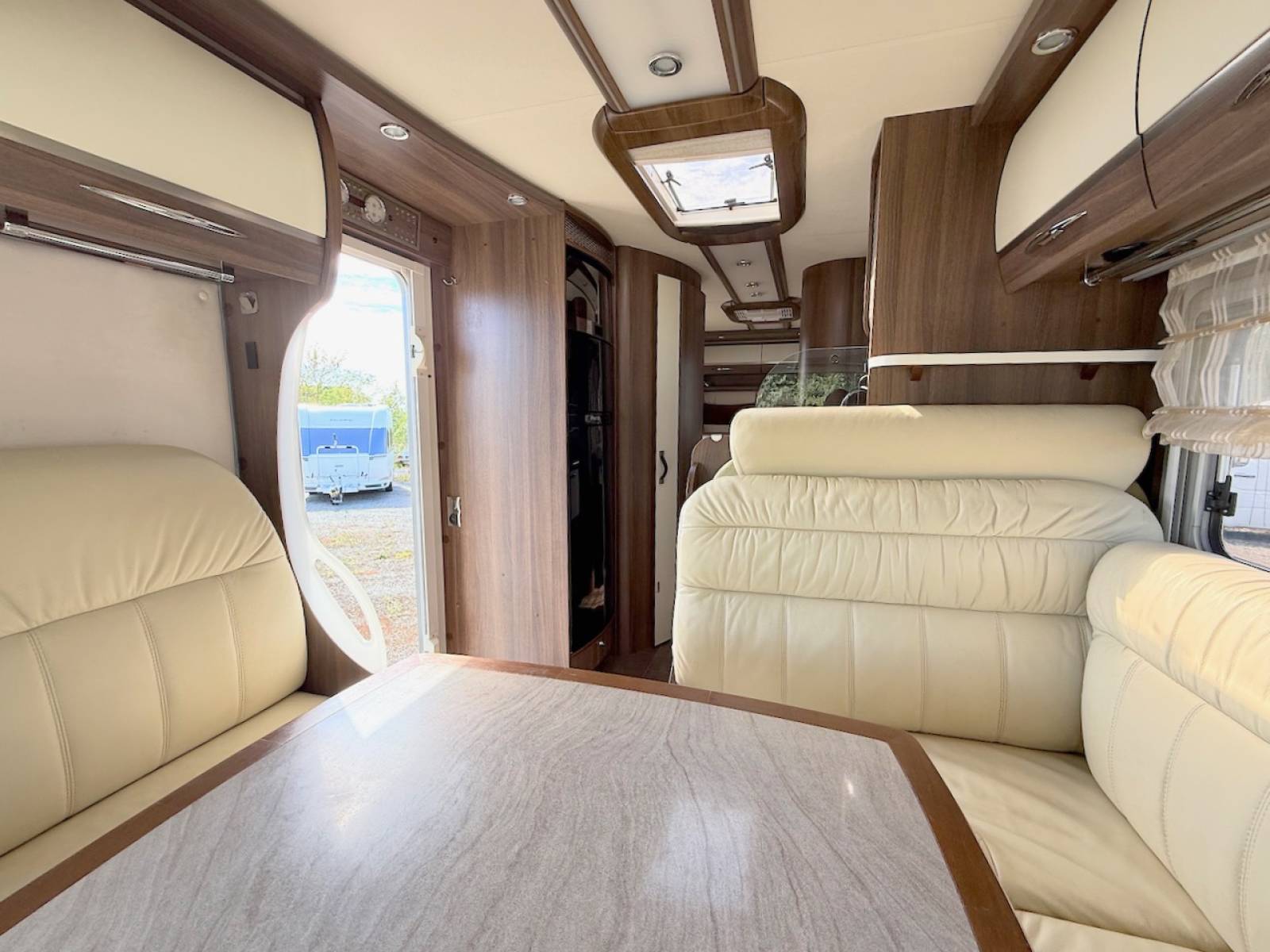 Camping-car occasion intégral, lit central, lit de pavillon, poids lourd, boîte automatique, Bürstner Elégance I 800, à Roques proche de Toulouse (31)