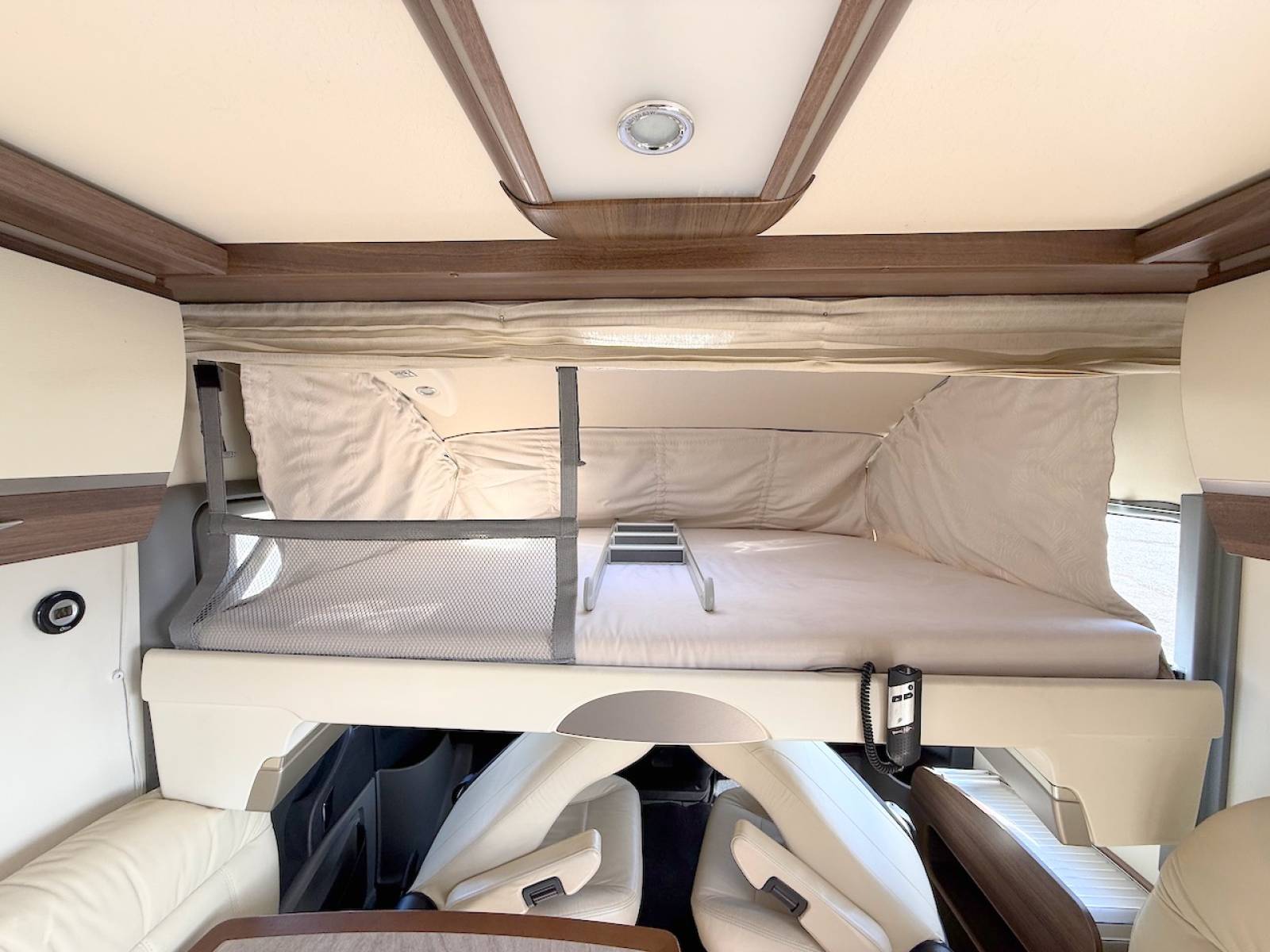 Camping-car occasion intégral, lit central, lit de pavillon, poids lourd, boîte automatique, Bürstner Elégance I 800, à Roques proche de Toulouse (31)