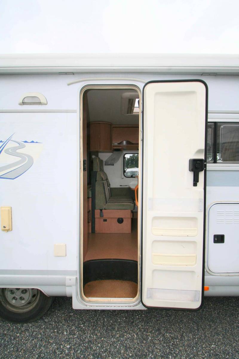 Vend Camping-car profilé occasion, moins de 6 m, 4 places, Bürstner T 595 Privilège, à Roques près Toulouse 31