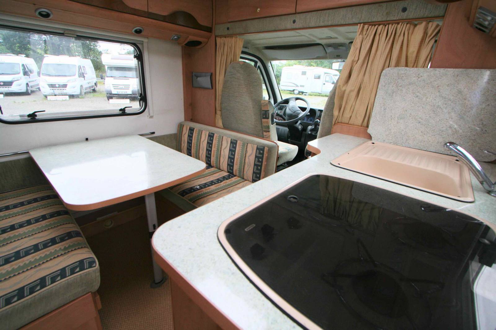Camping-car profilé occasion, moins de 6 m, 4 places, Bürstner T 595 Privilège, à Roques près Toulouse 31