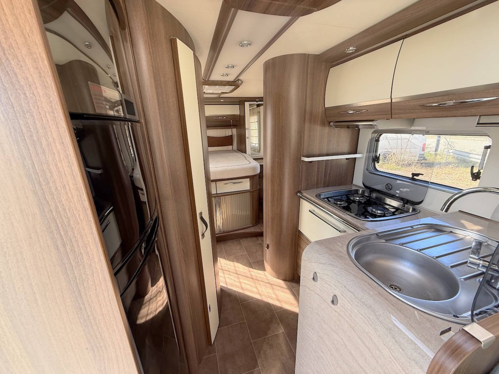 Vend Camping-car occasion intégral, lit central, lit de pavillon, poids lourd, boîte automatique, Bürstner Elégance I 800, à Roques proche de Toulouse (31)