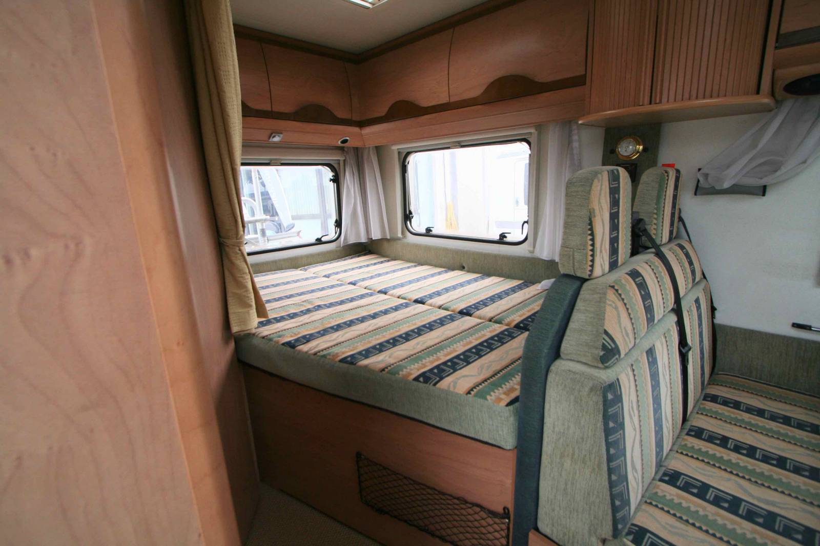 Vend Camping-car profilé occasion, moins de 6 m, 4 places, Bürstner T 595 Privilège, à Roques près Toulouse 31