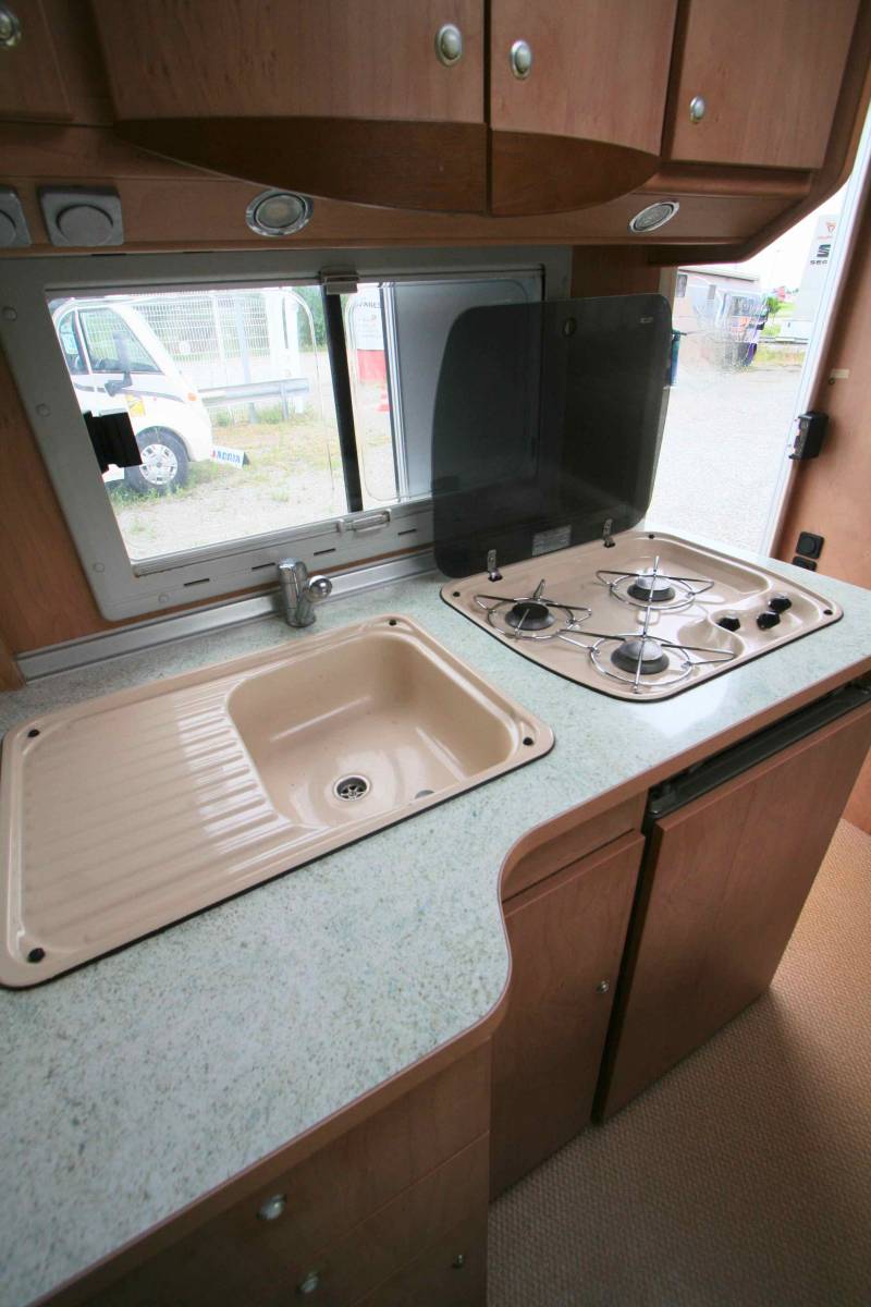 Vend Camping-car profilé occasion, moins de 6 m, 4 places, Bürstner T 595 Privilège, à Roques près Toulouse 31