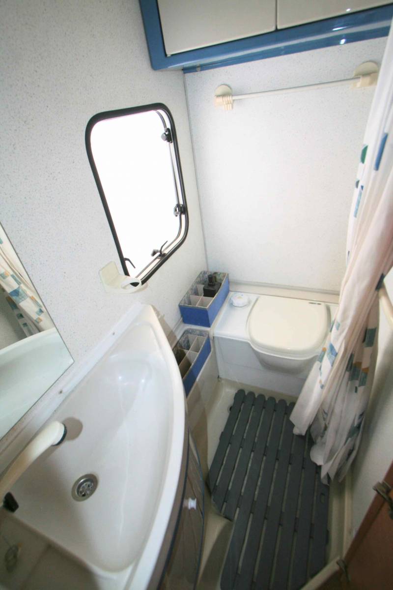 Vend Camping-car profilé occasion, moins de 6 m, 4 places, Bürstner T 595 Privilège, à Roques près Toulouse 31