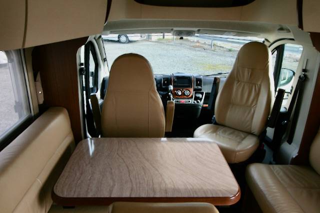 Camping-car profilé occasion, poids lourd, boite automatique, lits jumeaux, Bürstner Ixeo Plus IT 726, à Roques proche Toulouse (31)