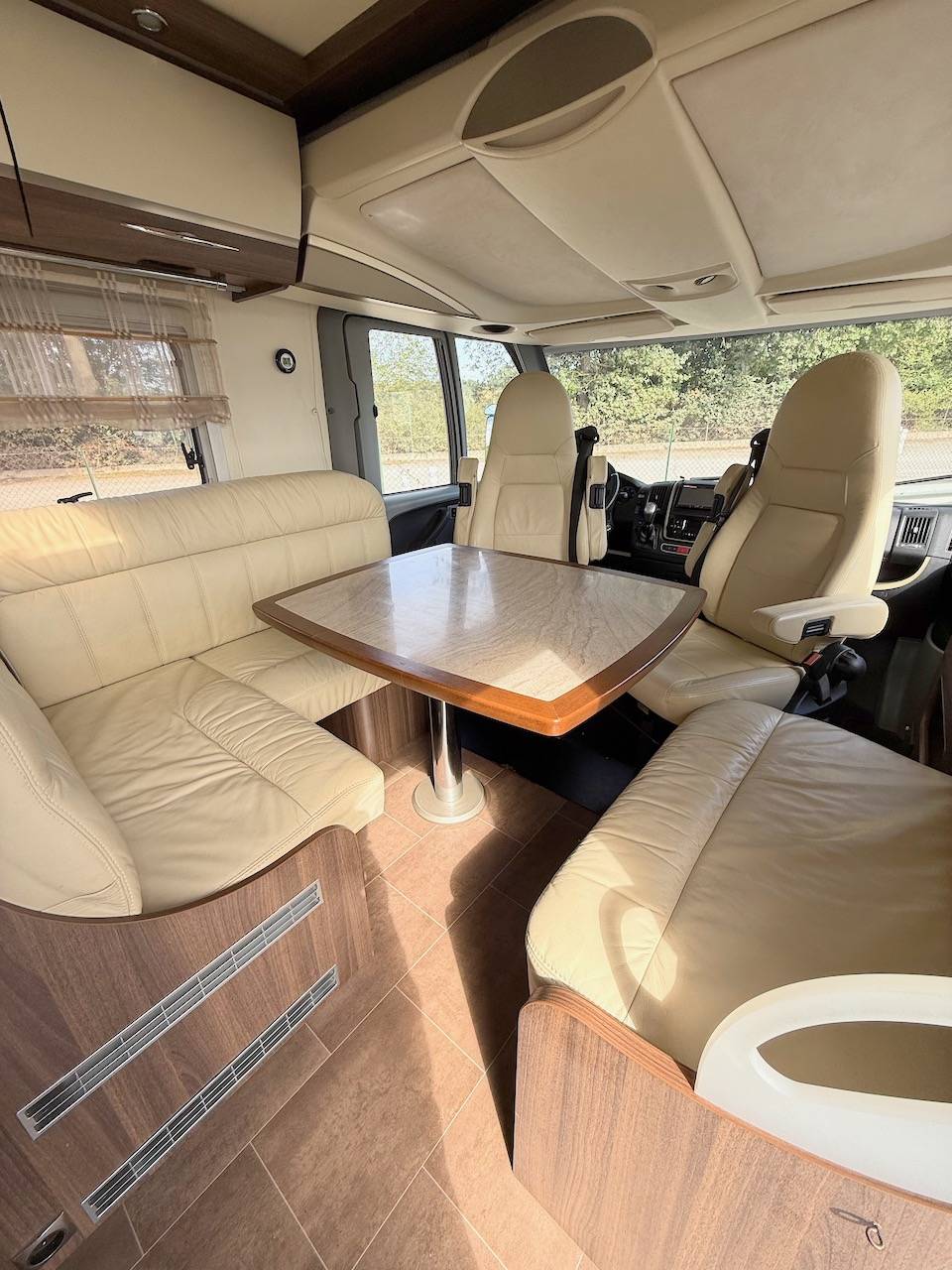 Camping-car occasion intégral, lit central, lit de pavillon, poids lourd, boîte automatique, Bürstner Elégance I 800, à Roques proche de Toulouse (31)