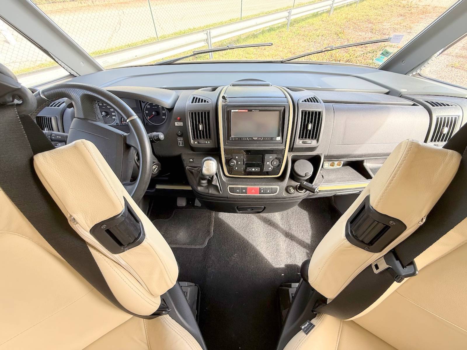 Vend Camping-car occasion intégral, lit central, lit de pavillon, poids lourd, boîte automatique, Bürstner Elégance I 800, à Roques proche de Toulouse (31)