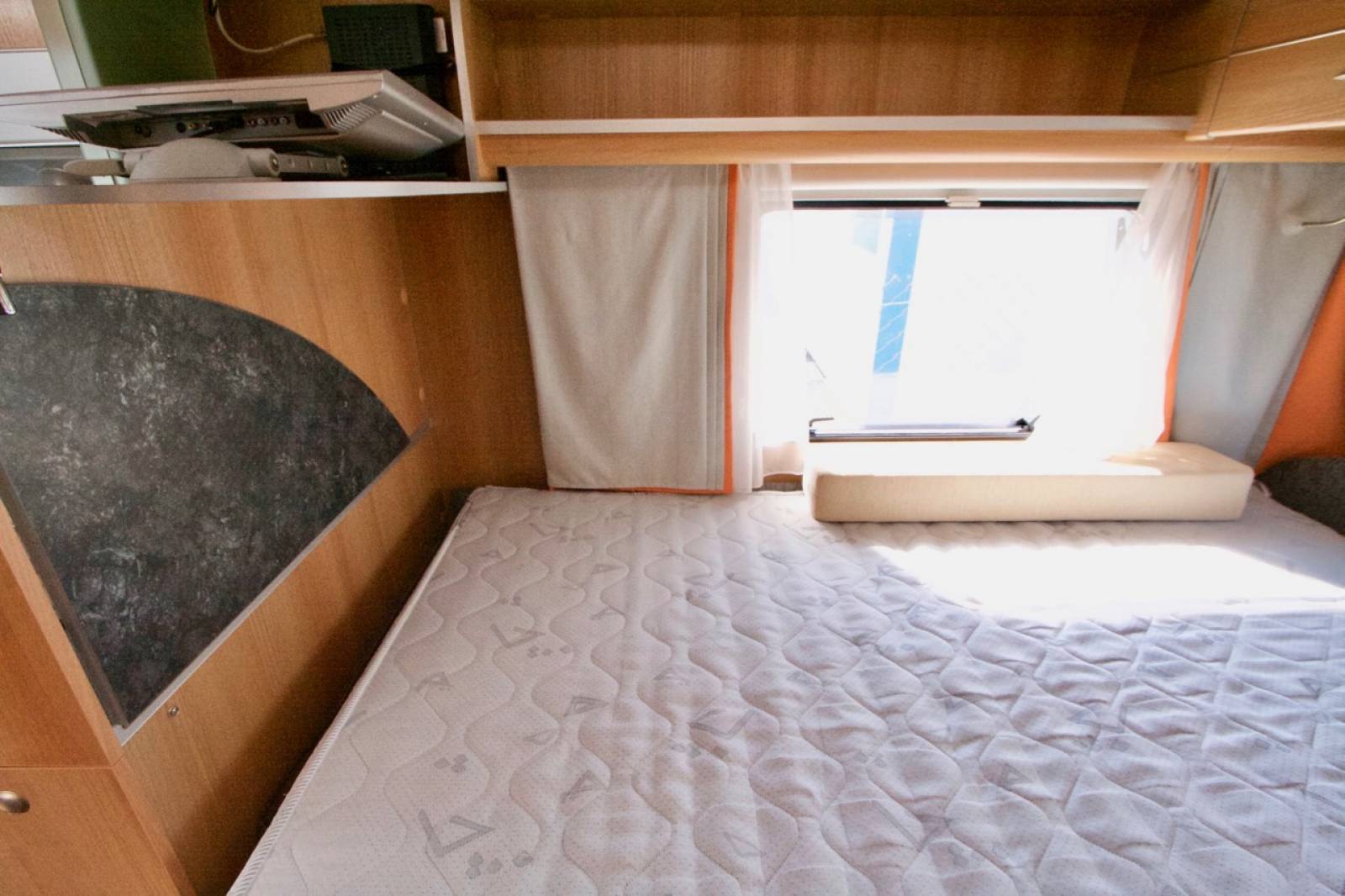 Vend Caravane occasion, salon en U, 4 couchages, Bürstner Belcanto 460 TS, à Roques proche Toulouse (31)