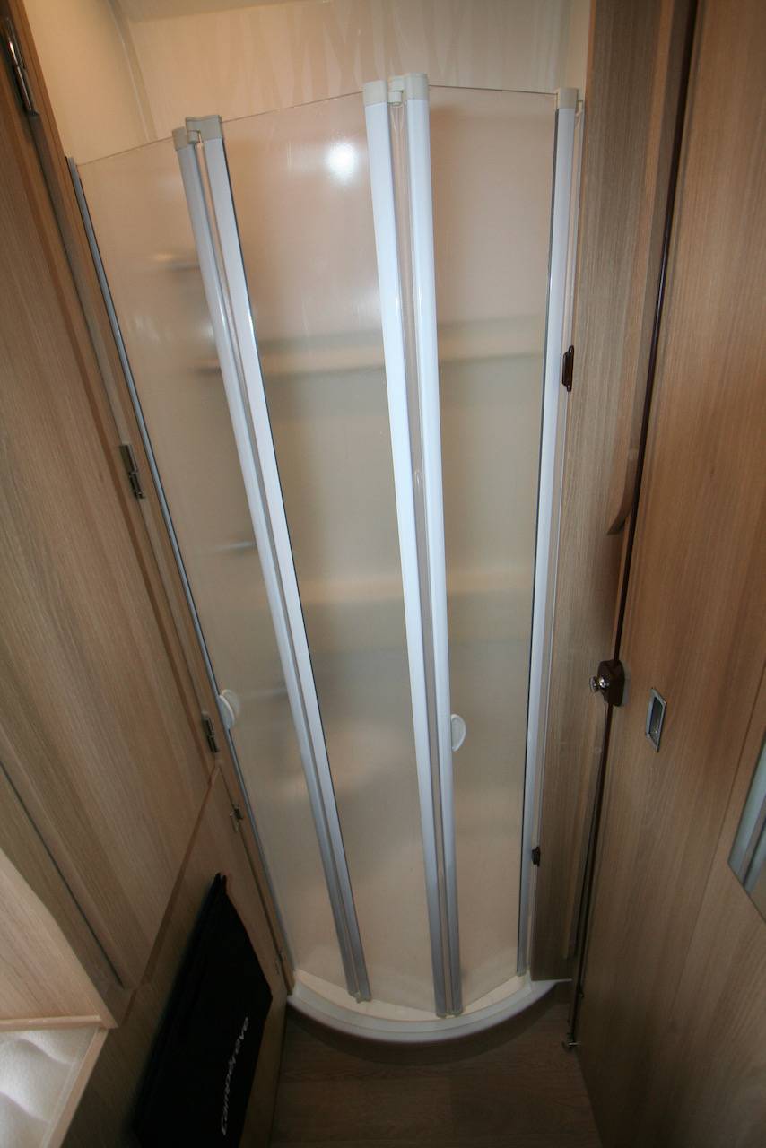 Vente Fourgon/Van aménagé d’occasion, presque neuf, lit sur soute, lit de pavillon, 4 couchages adultes, Campereve Campervan XL Limited, à Roques proche de Toulouse (31)