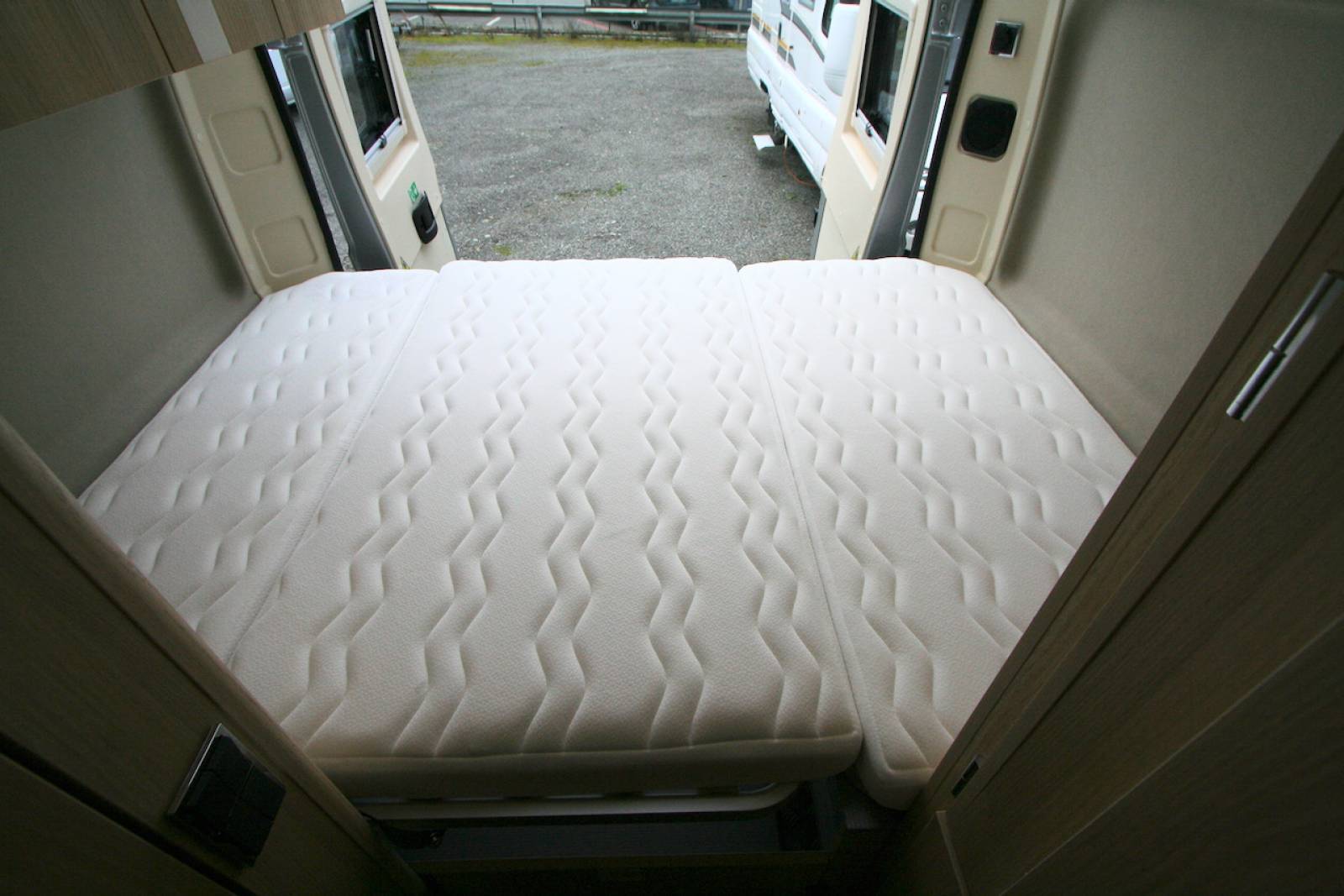 Vente Fourgon/Van aménagé d’occasion, presque neuf, lit sur soute, lit de pavillon, 4 couchages adultes, Campereve Campervan XL Limited, à Roques proche de Toulouse (31)