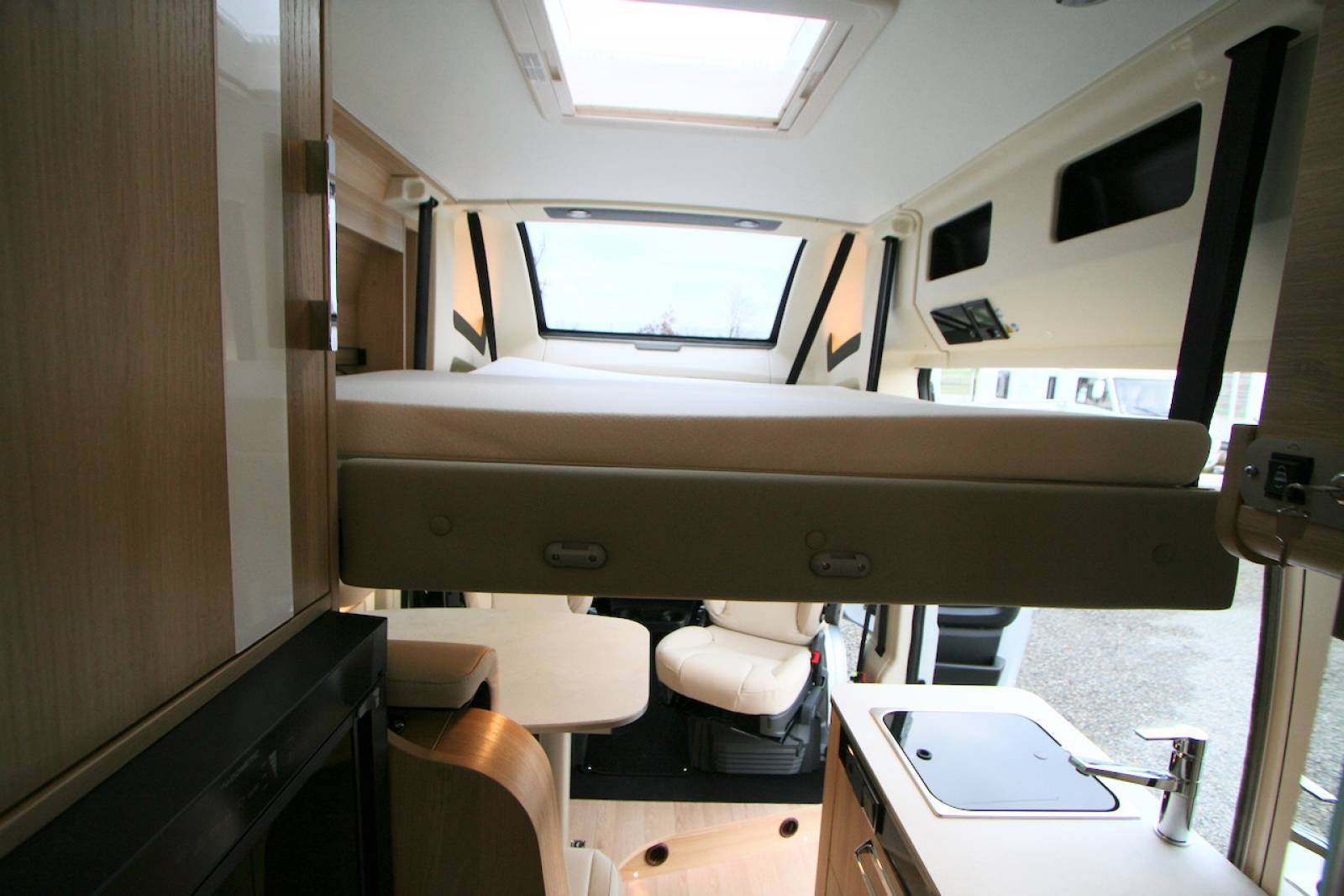 Fourgon/Van aménagé d’occasion, presque neuf, lit sur soute, lit de pavillon, 4 couchages adultes, Campereve Campervan XL Limited, à Roques proche de Toulouse (31)