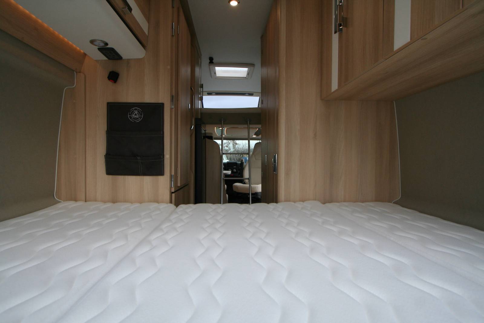 Fourgon/Van aménagé d’occasion, presque neuf, lit sur soute, lit de pavillon, 4 couchages adultes, Campereve Campervan XL Limited, à Roques proche de Toulouse (31)