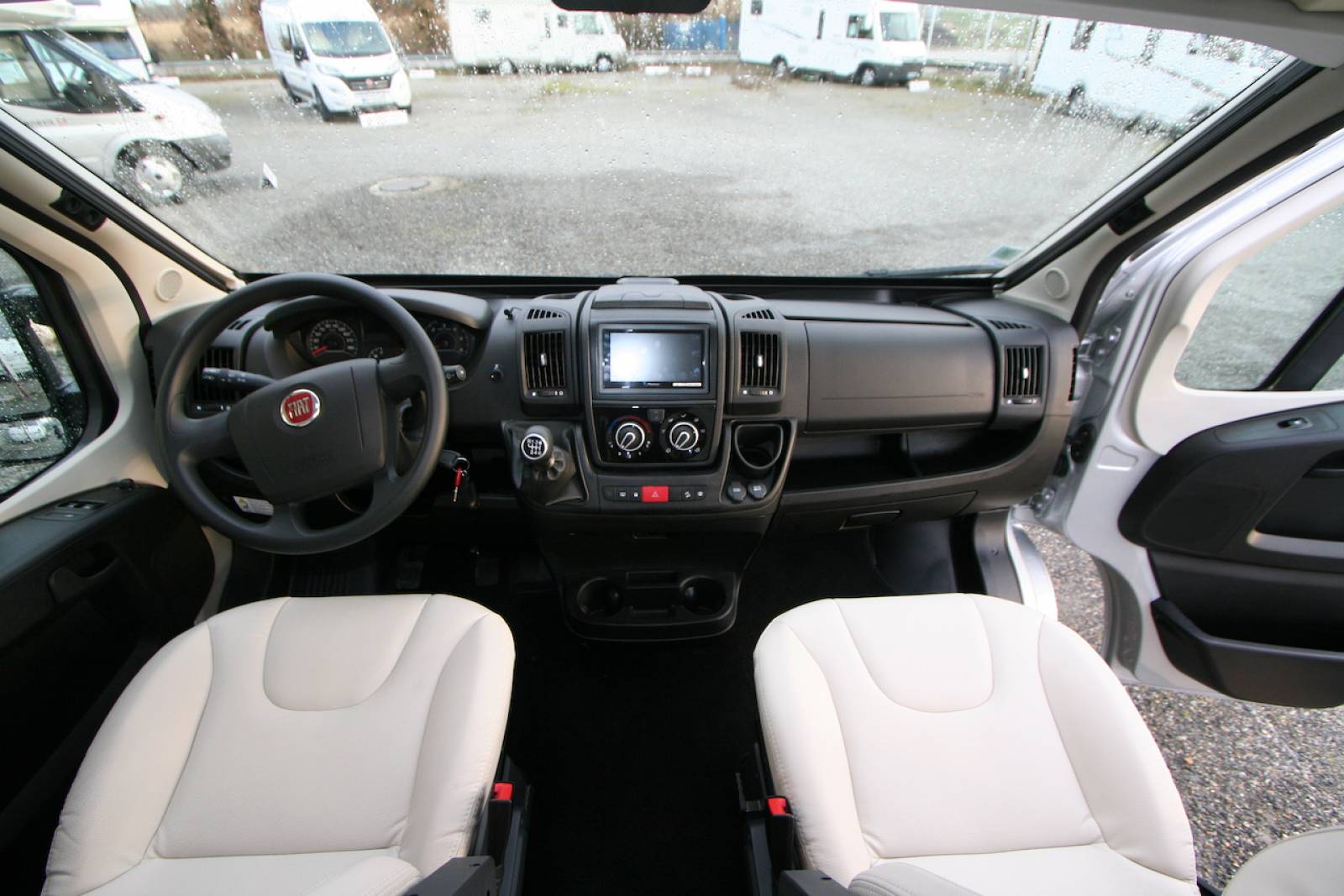 Fourgon/Van aménagé d’occasion, presque neuf, lit sur soute, lit de pavillon, 4 couchages adultes, Campereve Campervan XL Limited, à Roques proche de Toulouse (31)