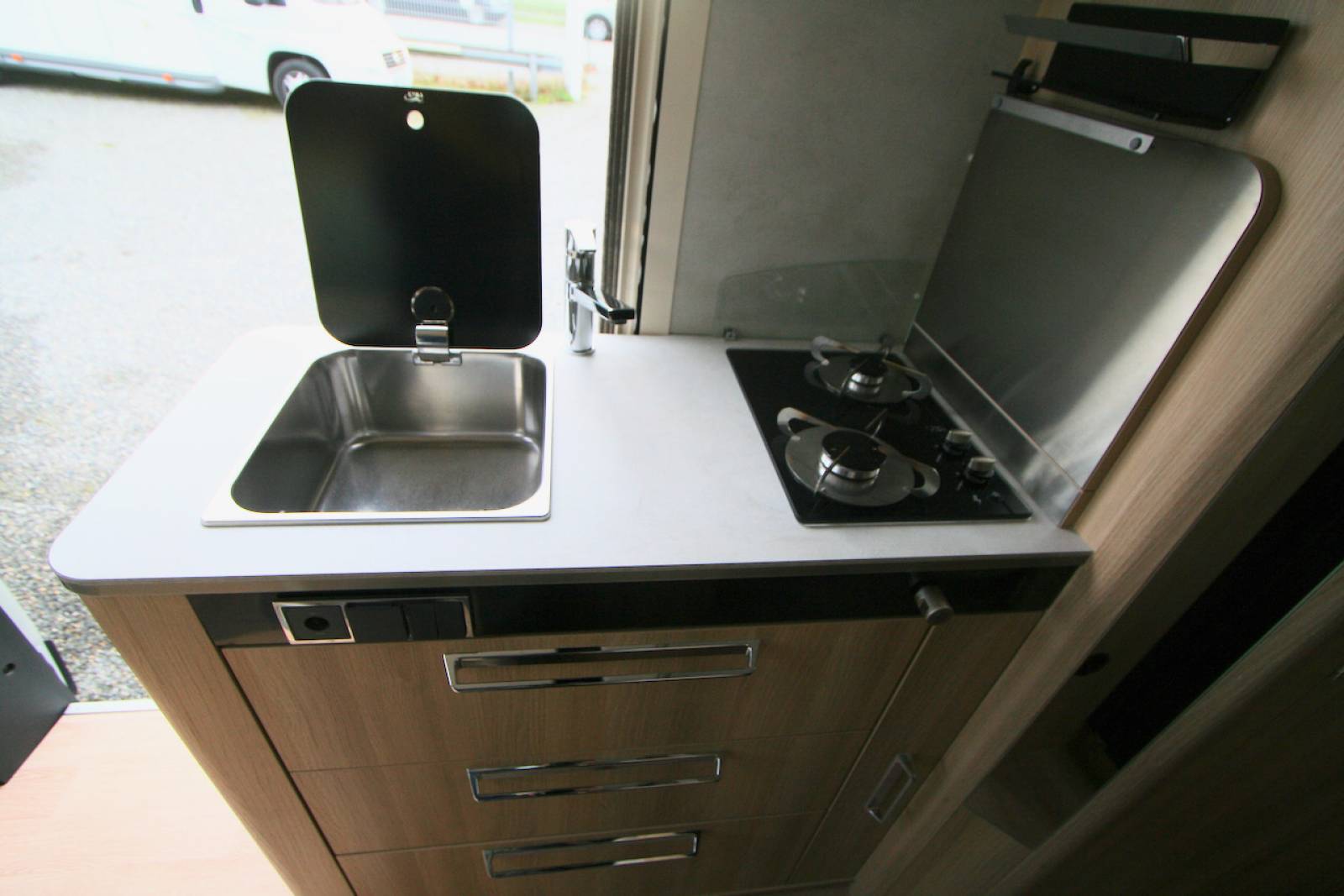 Fourgon/Van aménagé d’occasion, presque neuf, lit sur soute, lit de pavillon, 4 couchages adultes, Campereve Campervan XL Limited, à Roques proche de Toulouse (31)